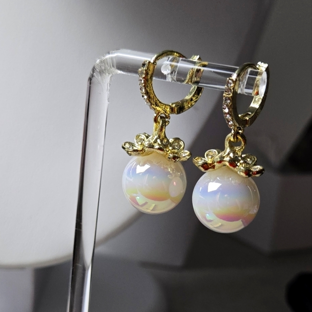 Elegant Gold and White Fuax Pearl Drop Earrings